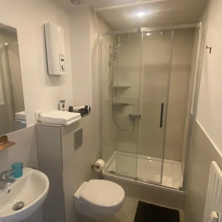 Zentral Gelegene Schoene In Mitte, Neu Renoviert, Direkte Naehe Zum Klinikum Im Viertel , Balkon *