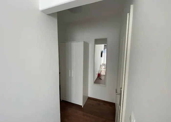 Lägenhet Zentral Gelegene Schoene In Mitte, Neu Renoviert, Direkte Naehe Zum Klinikum Im Viertel , Balkon