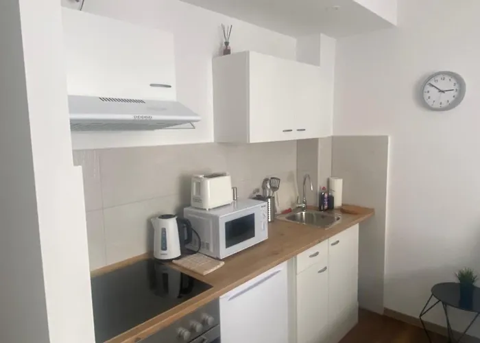 Zentral Gelegene Schoene In Mitte, Neu Renoviert, Direkte Naehe Zum Klinikum Im Viertel , Balkon * Bremen